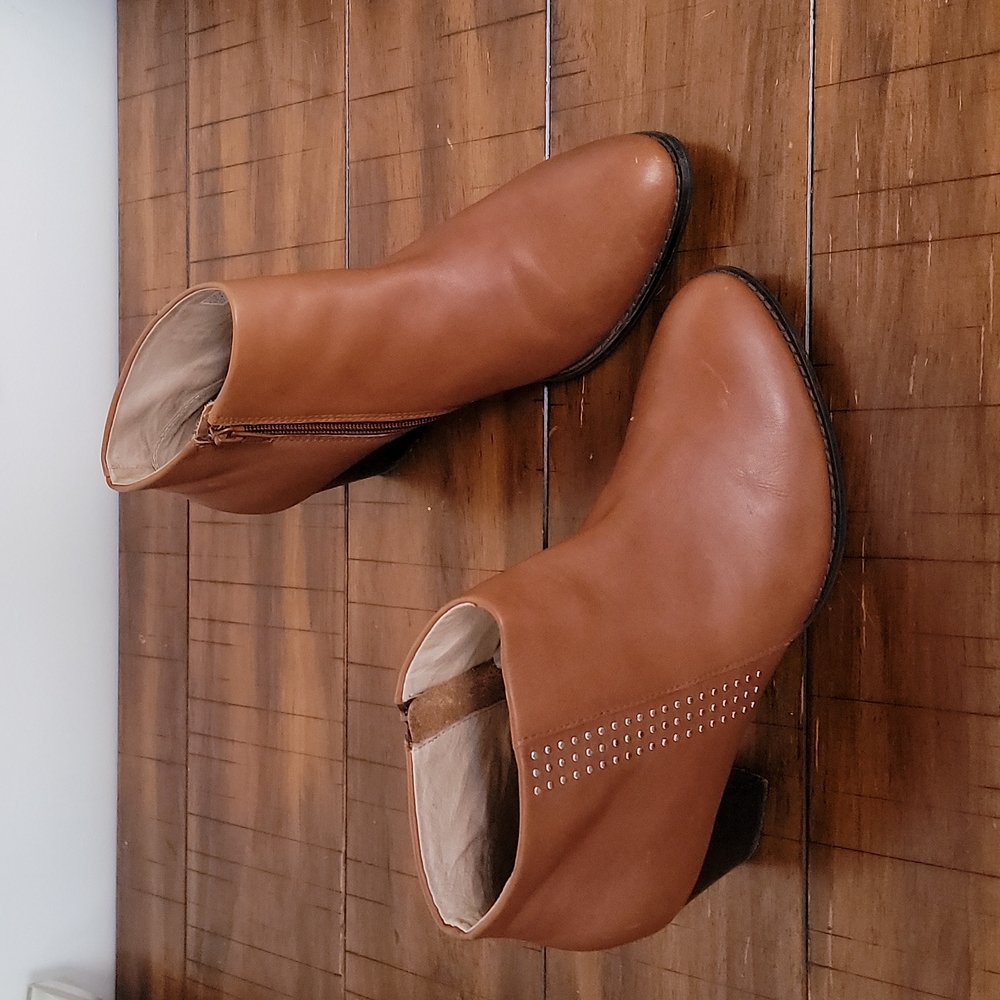 Vionic leather booties Georgia with studs